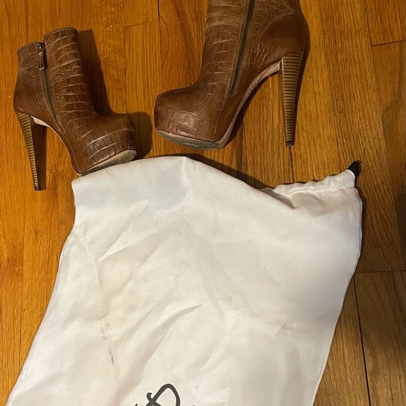 Brown leather faux crocodile ankle booties - Picture 7 of 9